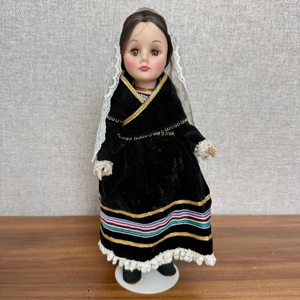Vintage 1980s Effanbee International Collection Italy Porcelain Doll